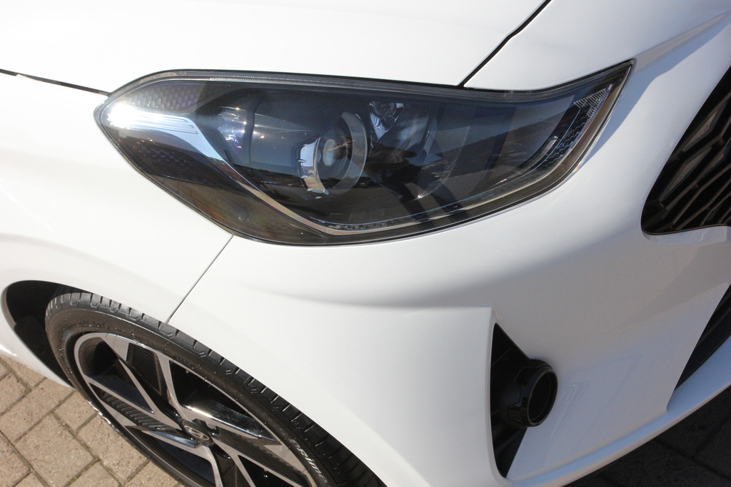 Hyundai I10 1.0 63 Premium Nav EF25OBC White #3