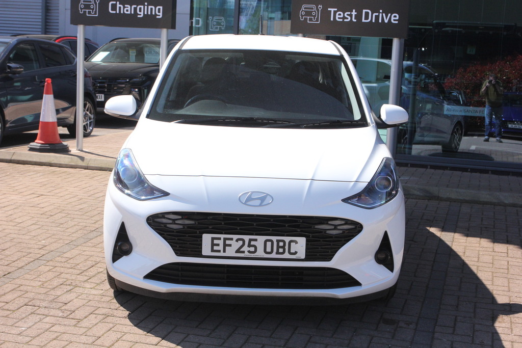 Hyundai I10 1.0 63 Premium Nav EF25OBC White #2