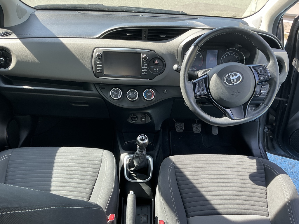 Toyota Yaris 1.0 Vvt-i Icon Tech KF18JZC Grey #2