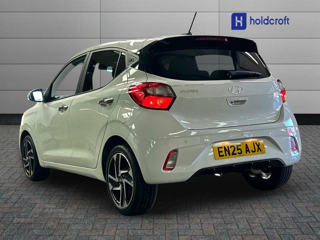 Hyundai I10 1.0 63 Premium Nav EN25AJX White #2