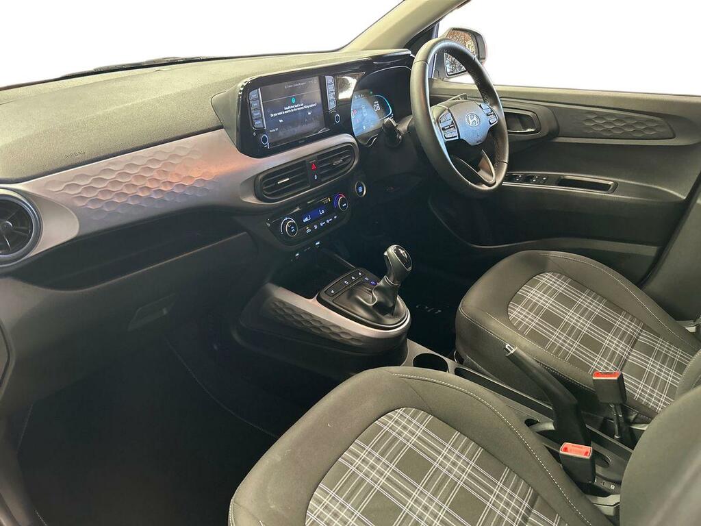 Hyundai I10 1.0 63 Premium Nav EN25AJX White #3