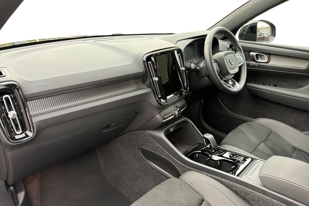 Volvo XC40 Plus Black Edition RE25KNR Black #2