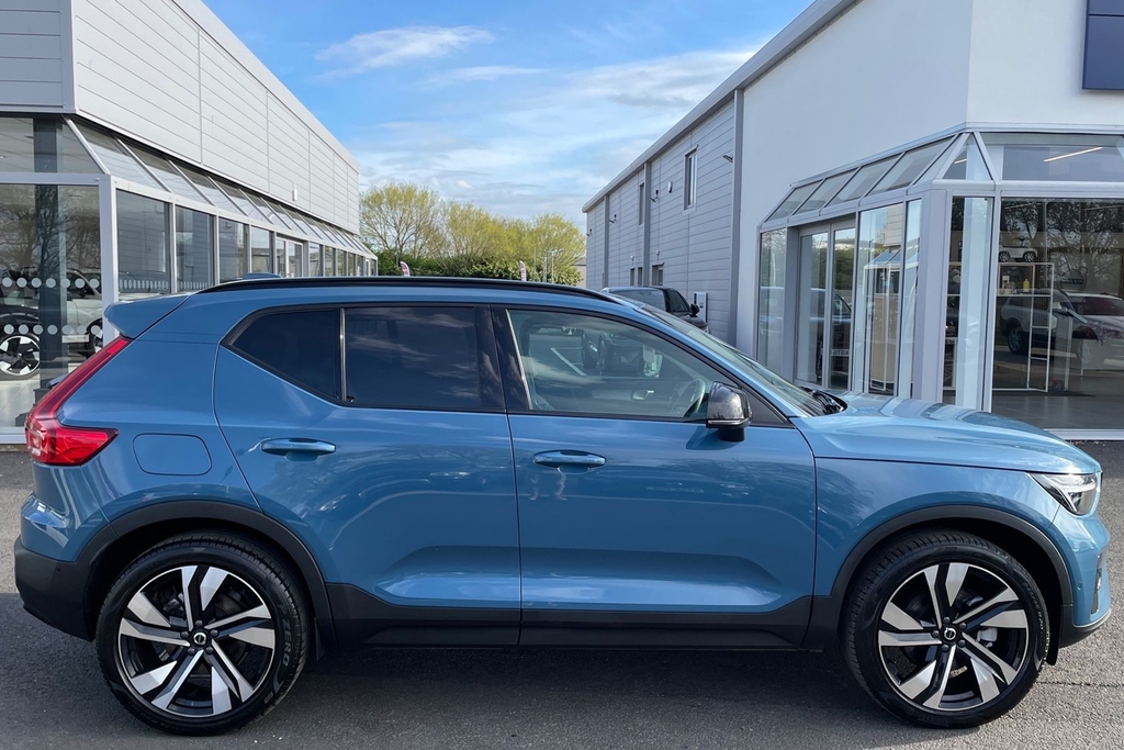 Volvo XC40 Ultra Dark RE25WHT Blue #4