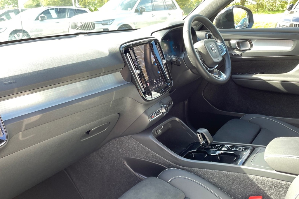 Volvo XC40 Plus Dark OV75DUU Grey #2