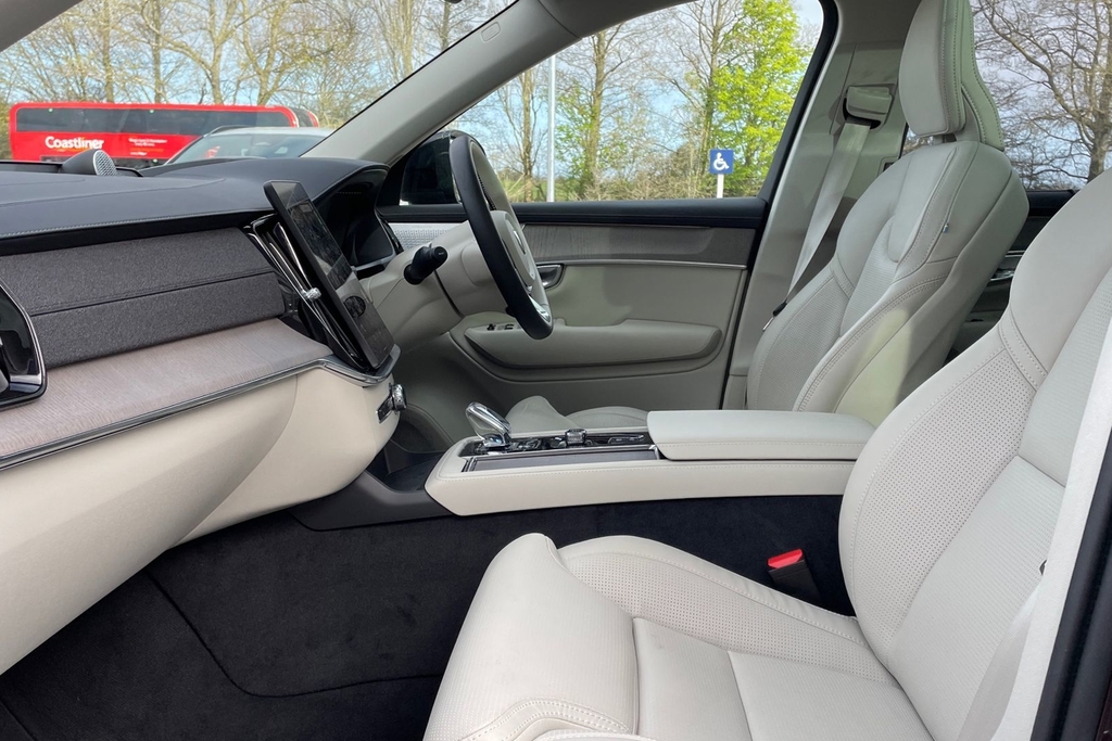 Volvo XC90 2.0 B5 Mhev Ultra Dark AF75LNP Red #2