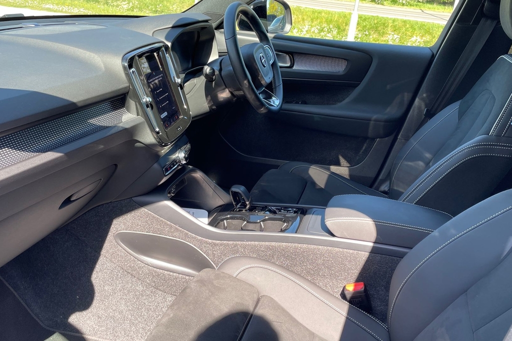 Volvo XC40 Plus Dark CA25KLC Blue #2