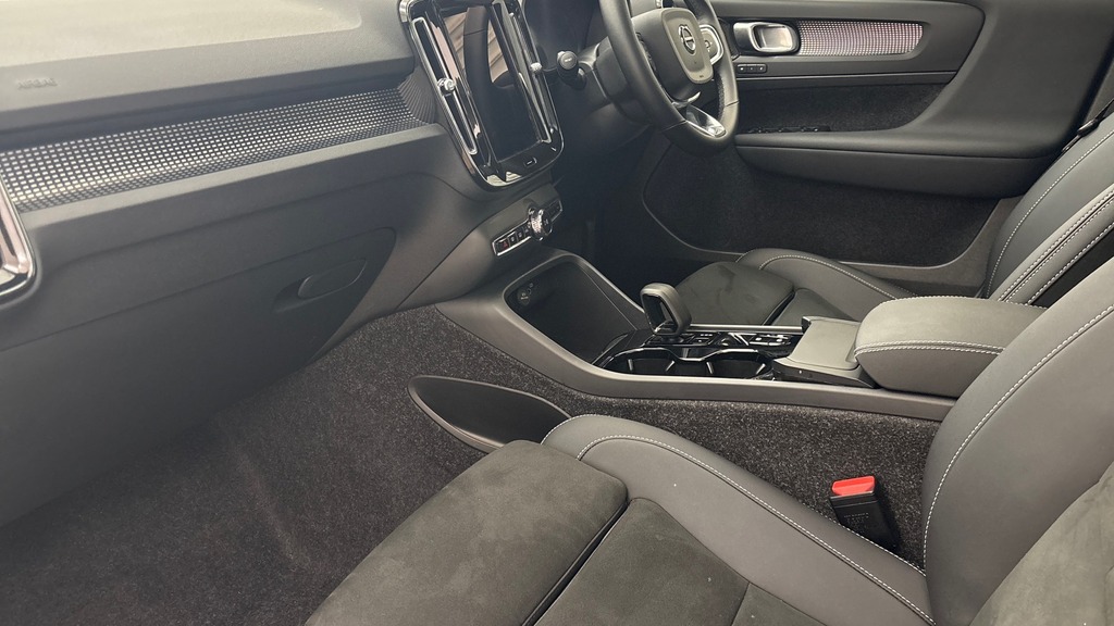 Volvo XC40 Ultra Black Edition RV25WFG Black #6