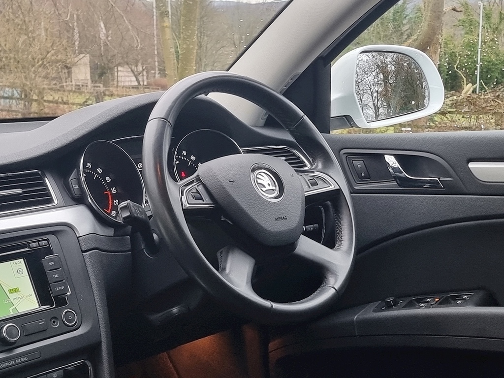 Skoda Superb Tdi Tour De France White #6