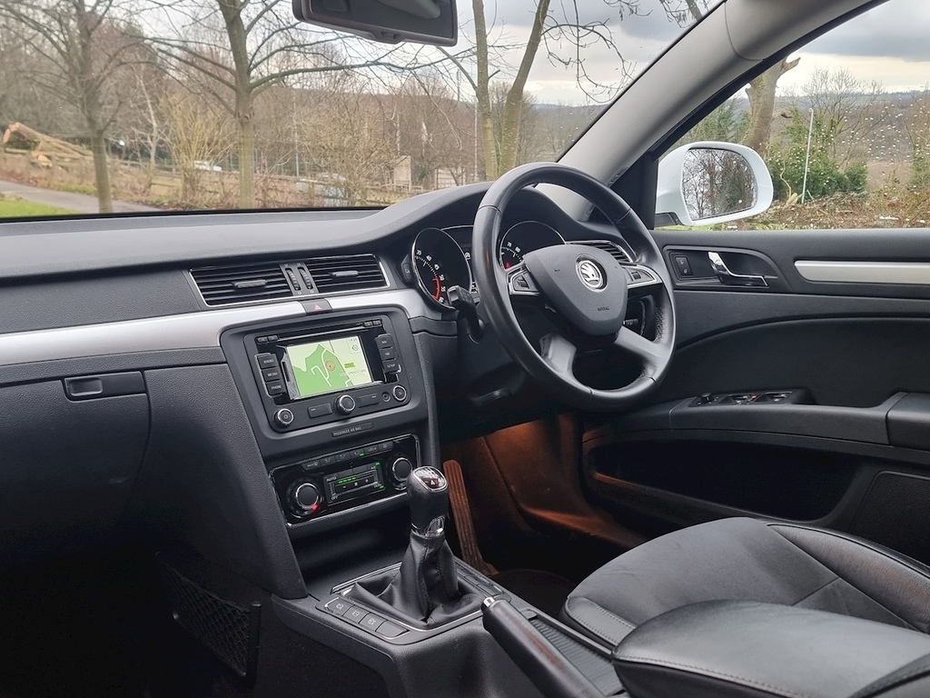 Skoda Superb Tdi Tour De France White #3