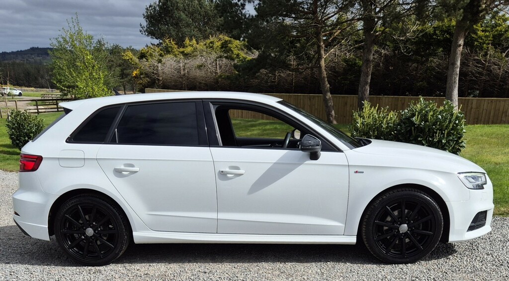 Audi A3 Hatchback 1.0 Tfsi 30 Black Edition 2018 R555GJC White #6