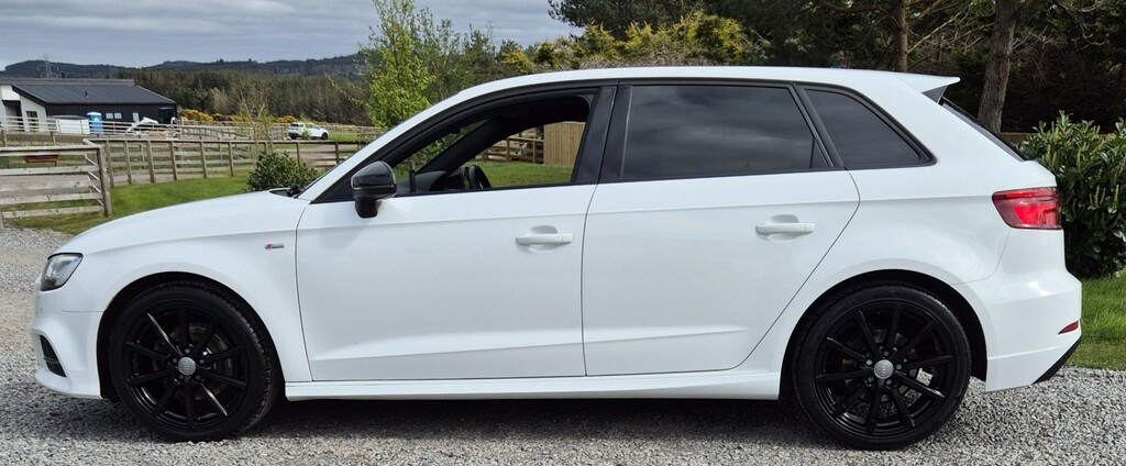 Audi A3 Hatchback 1.0 Tfsi 30 Black Edition 2018 R555GJC White #4