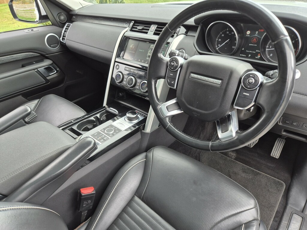Land Rover Discovery Suv 3.0 Td V6 Hse 2017 AE17FVN White #6