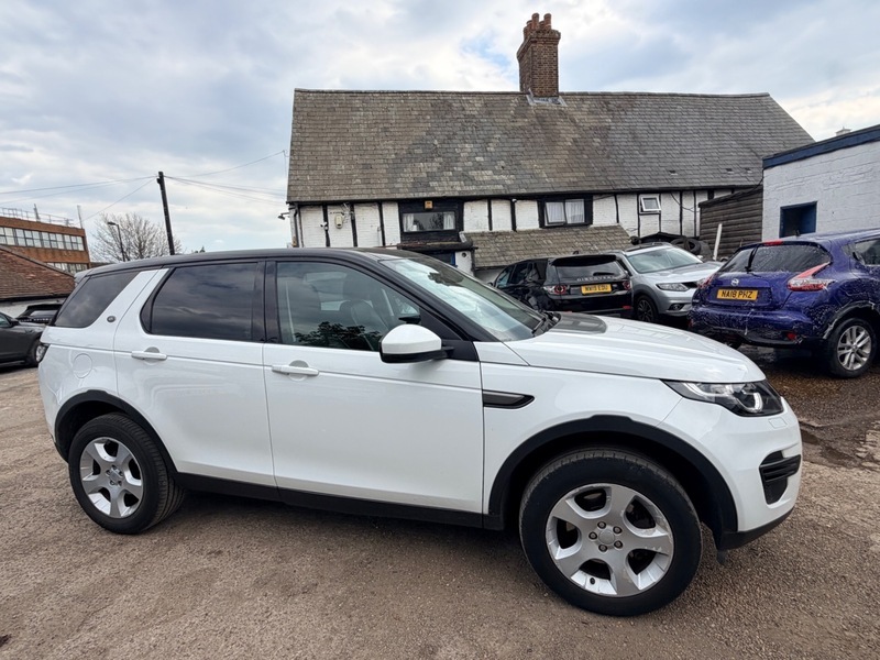 Land Rover Discovery Sport Ed4 Se YO68OMP White #4
