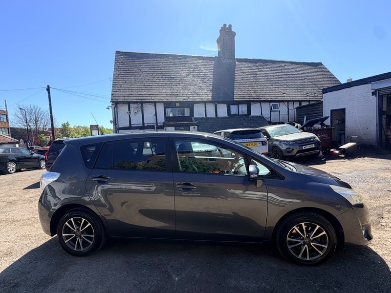 Toyota Verso D-4d Icon Grey #2