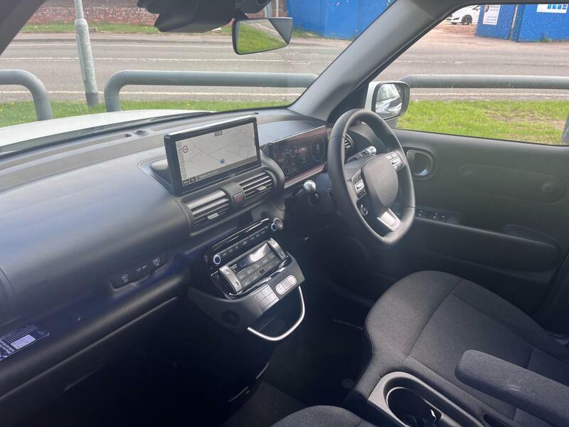 Hyundai Inster Long Range 49Kwh 02 WG75EPX White #2