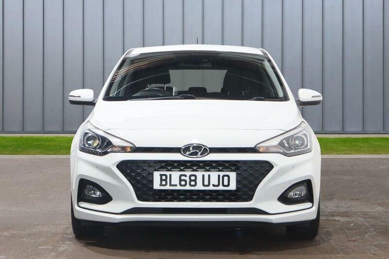 Hyundai I20 1.2 Premium Nav Euro 6 Ss BL68UJO White #2