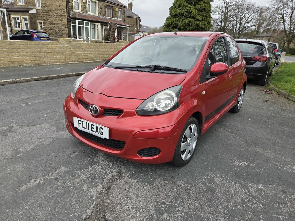 Toyota Aygo 1.0 Vvt-i Ice FL11EAG Red #4
