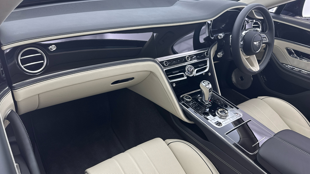 Bentley Flying Spur 4.0 V8 High-performance 25.9Kwh Saloon LN25BPE Blue #4