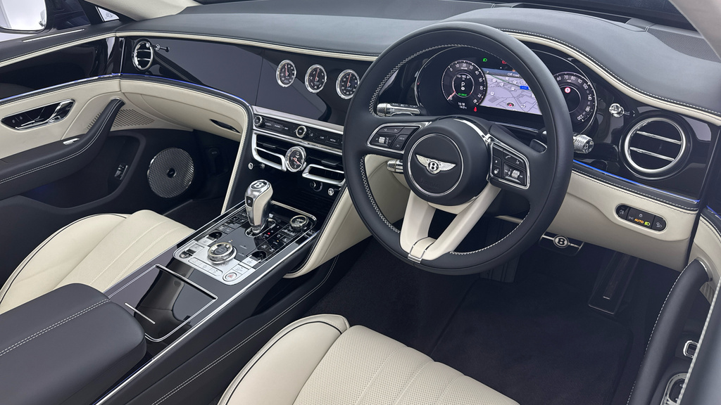 Bentley Flying Spur 4.0 V8 High-performance 25.9Kwh Saloon LN25BPE Blue #5