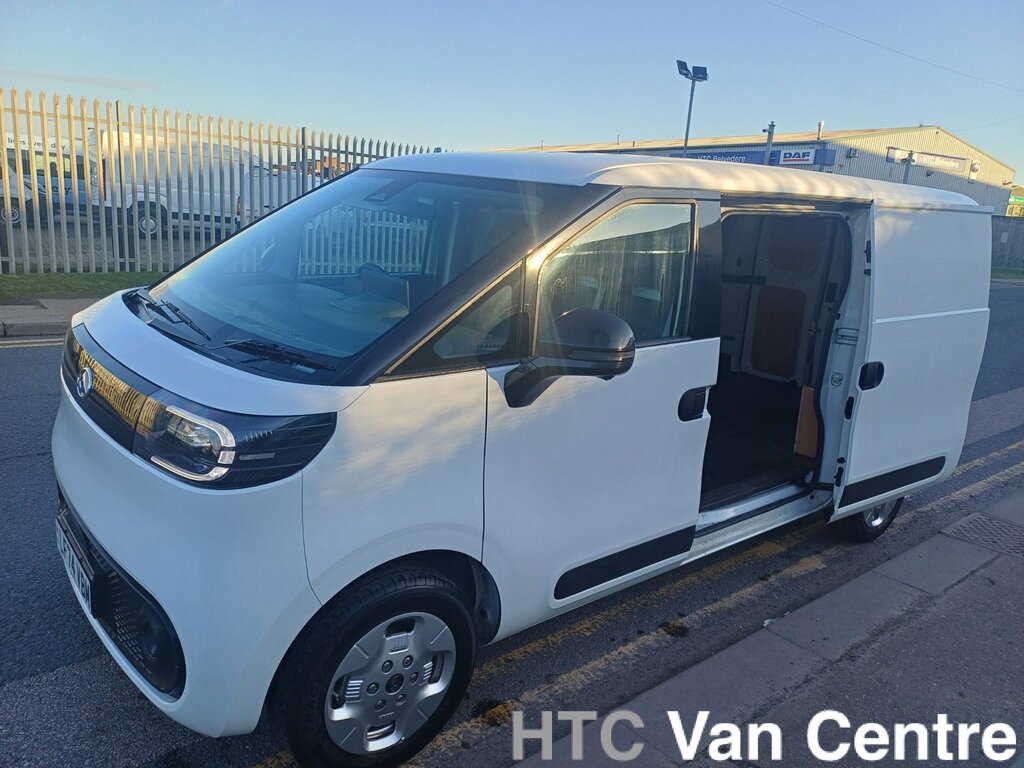 Maxus eDeliver 5 64Kwh Panel Van 6Dr L1 163 Ps LF74VBM White #3