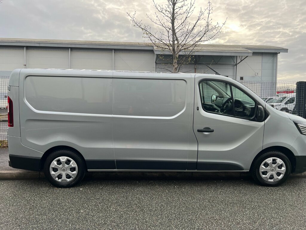 Renault Trafic 2.0 Dci Blue Ll30 Business Panel Van M Grey