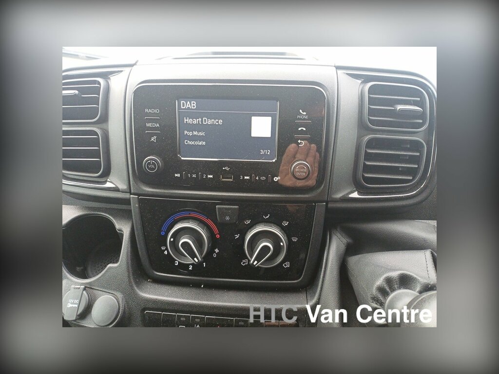 Peugeot Boxer 2.2 Bluehdi 335 Professional Panel Van CK25GXT White #5