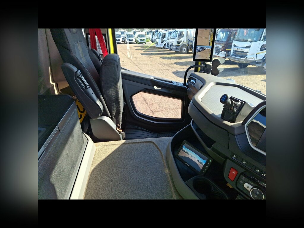 DAF All Models Lf 260 18T With Hyva Skip Equioment White #10