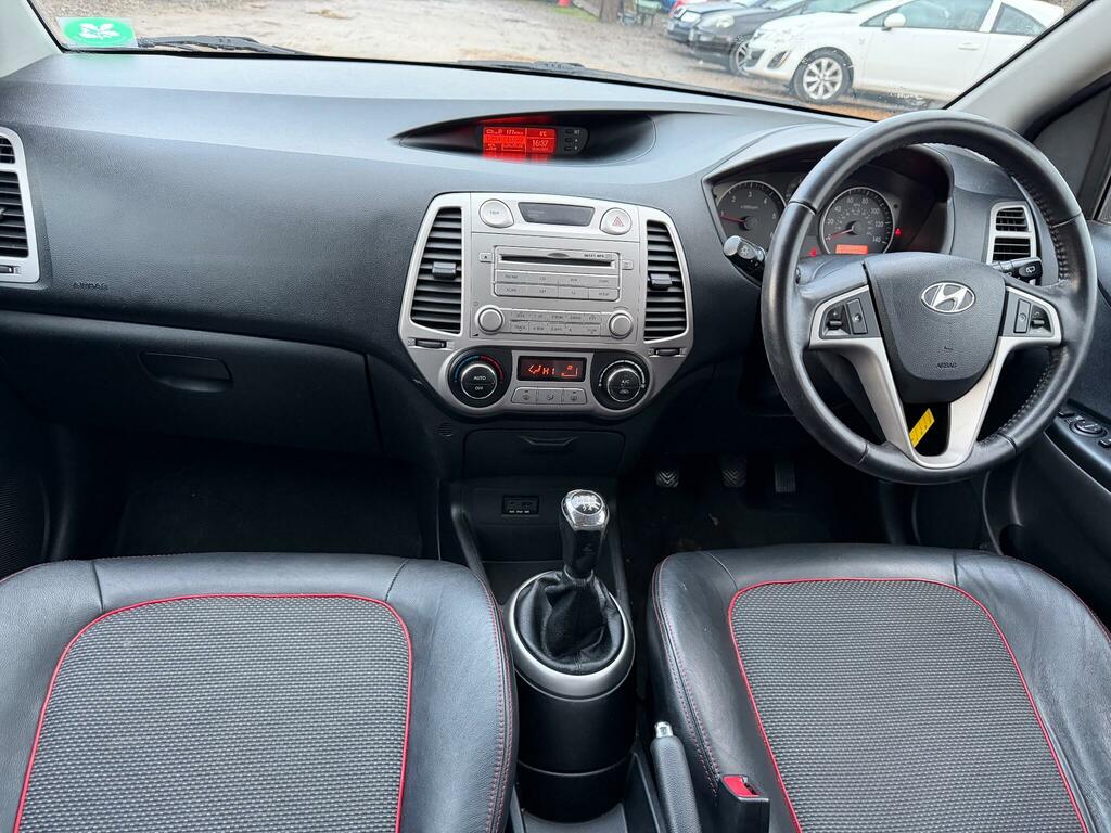 Hyundai I20 1.4 Crdi Style Euro 4 Silver #6