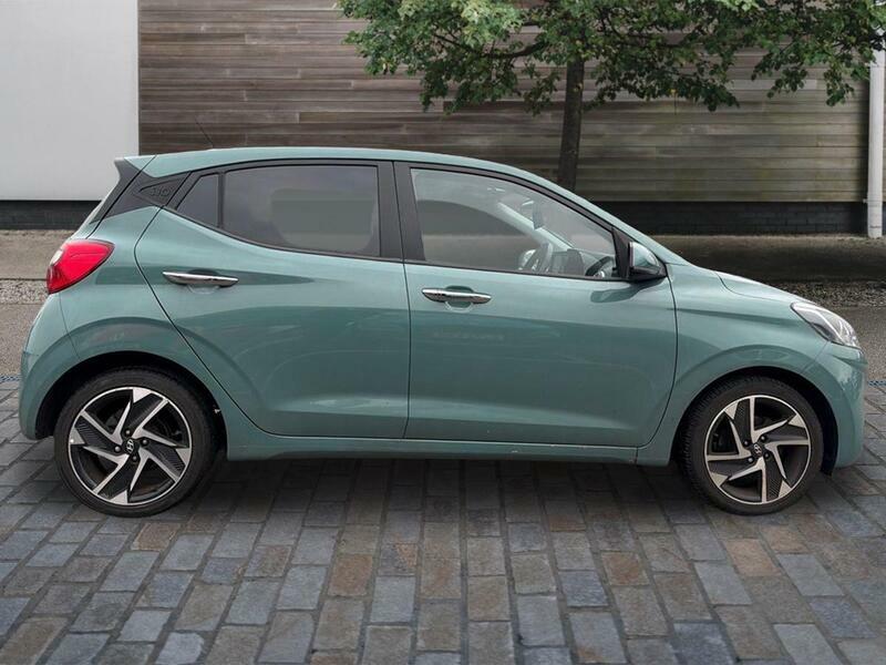 Hyundai I10 1.0 Premium Hatchback Euro 6 Ss CA23BLZ Green #2
