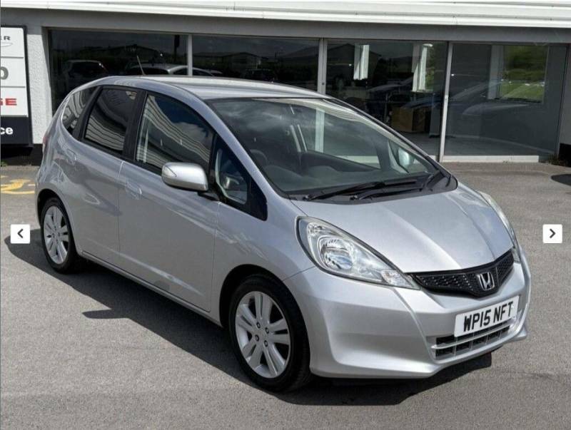 Honda Jazz Es I-vtec Cvt - 2015 15 Silver
