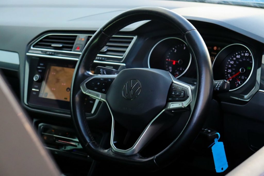 Volkswagen Tiguan 2L Life FL71PYU Grey #2