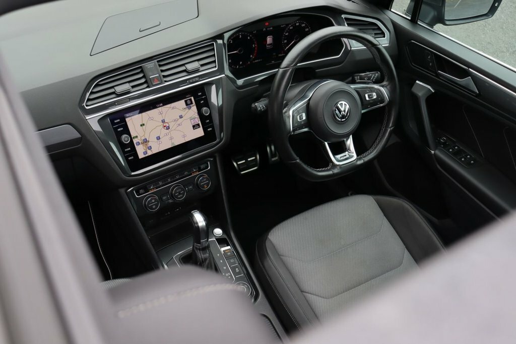 Volkswagen Tiguan 2L R-line SJ17TUK Grey #4