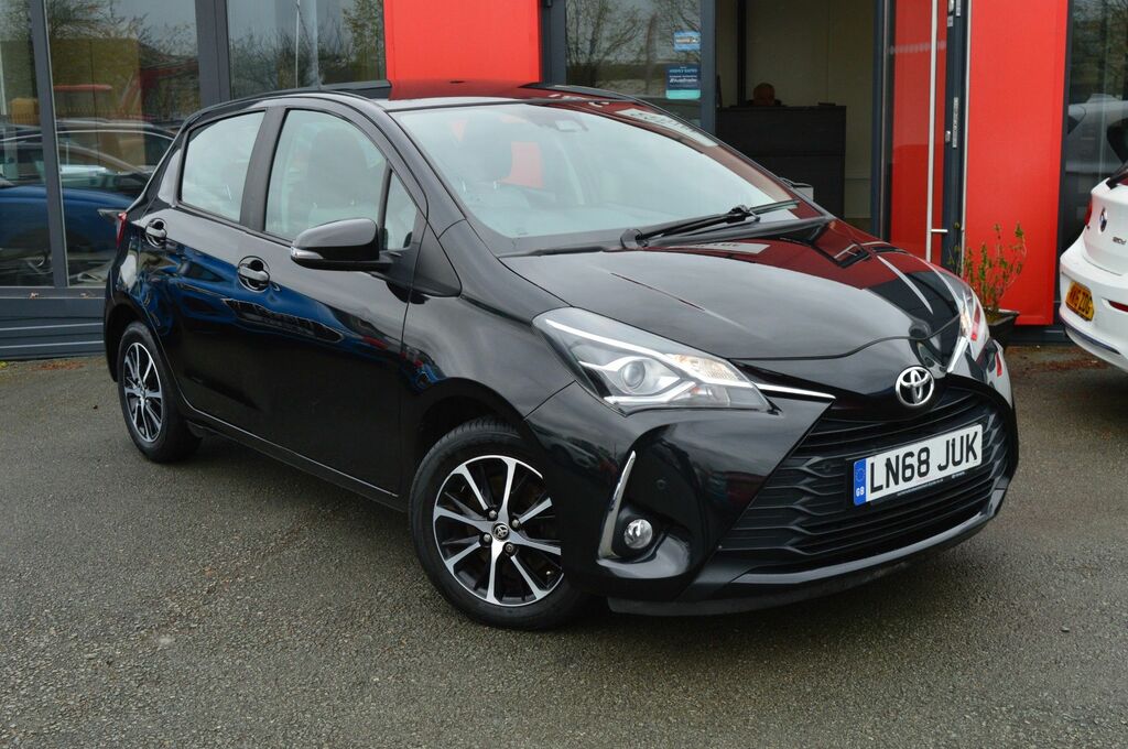 Toyota Yaris Vvt-i Icon Tech Hatchback LN68JUK Black #2