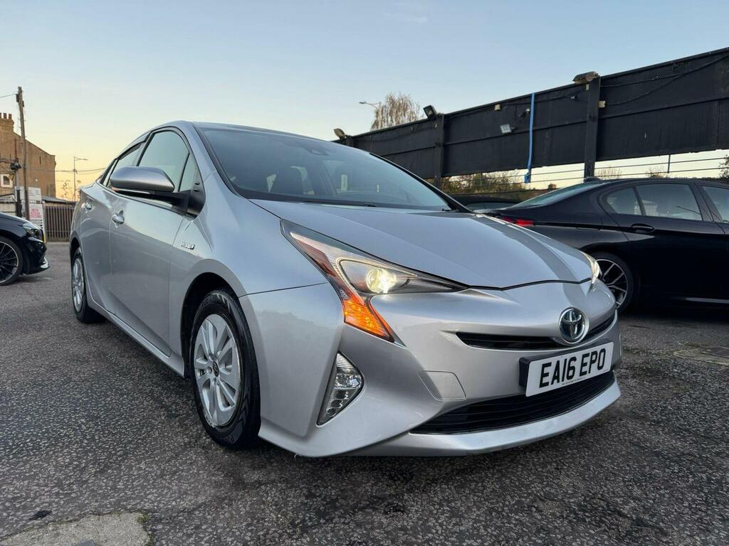 Toyota Prius Hatchback 1.8 Vvt-h Active Cvt Euro 6 Ss 2 Silver