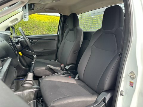 Isuzu D-Max Utility 1.9 Td DK71PYG White #3