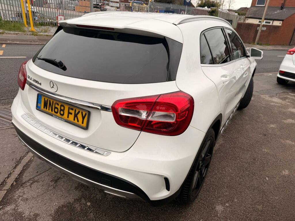 Mercedes-Benz GLA Class Suv 2.1 Gla200d Amg Line 7G-dct Euro 6 Ss WN68FKY White #3