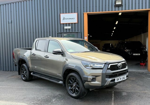 Toyota HILUX 2.8 D-4d-h Invincible X Pickup Hybrid A SM74UAU Brown #4