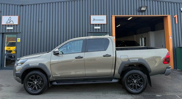 Toyota HILUX 2.8 D-4d-h Invincible X Pickup Hybrid A SM74UAU Brown #6