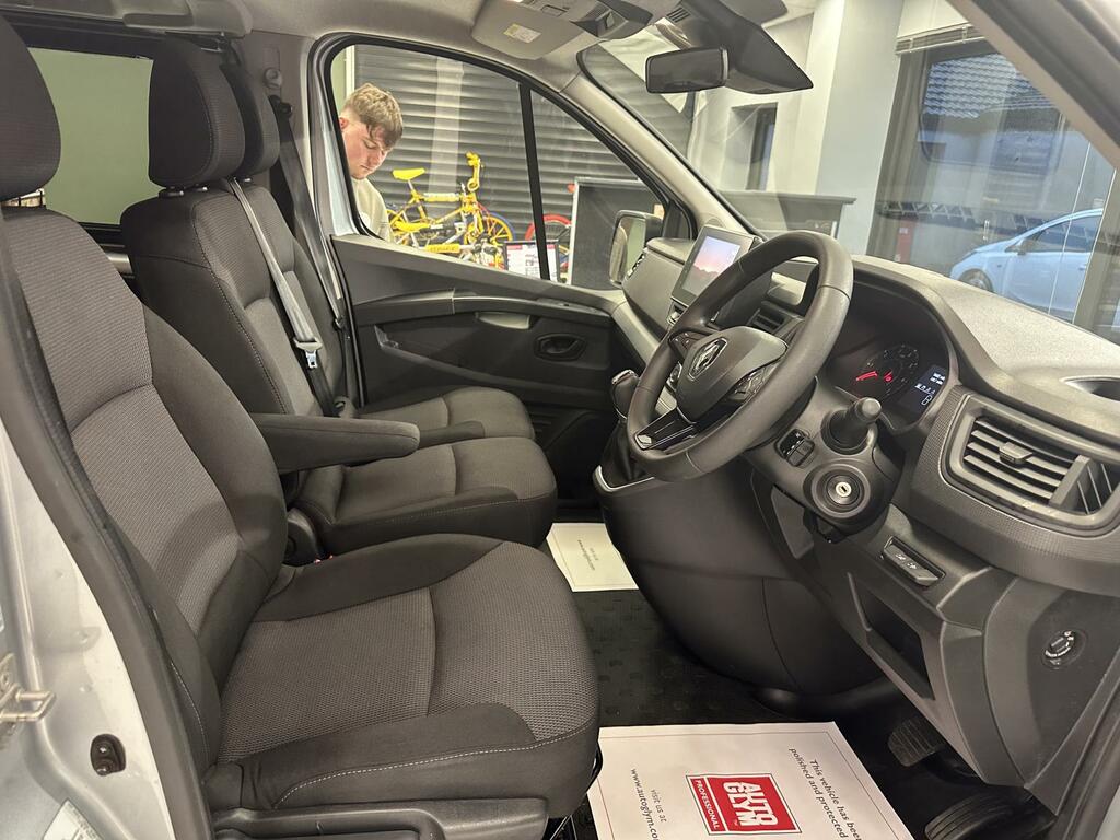 Renault Trafic Rare Wheelchair Adapted Mpv Carries 5 Grey #5