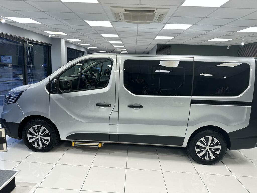 Renault Trafic Rare Wheelchair Adapted Mpv Carries 5 Grey #2