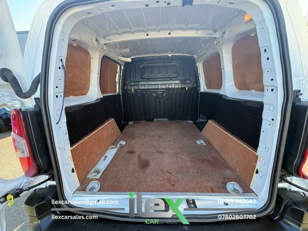 Citroen Berlingo 1.6L Enterprise M CN69JFG White #4