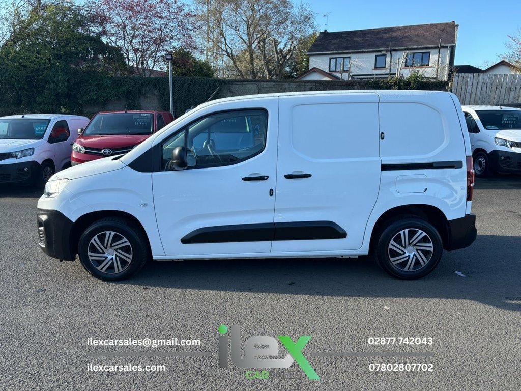 Citroen Berlingo 1.6L Enterprise M CN69JFG White #3