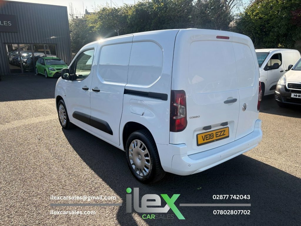 Vauxhall Combo 1.6L Sportive VE19EZZ White #5