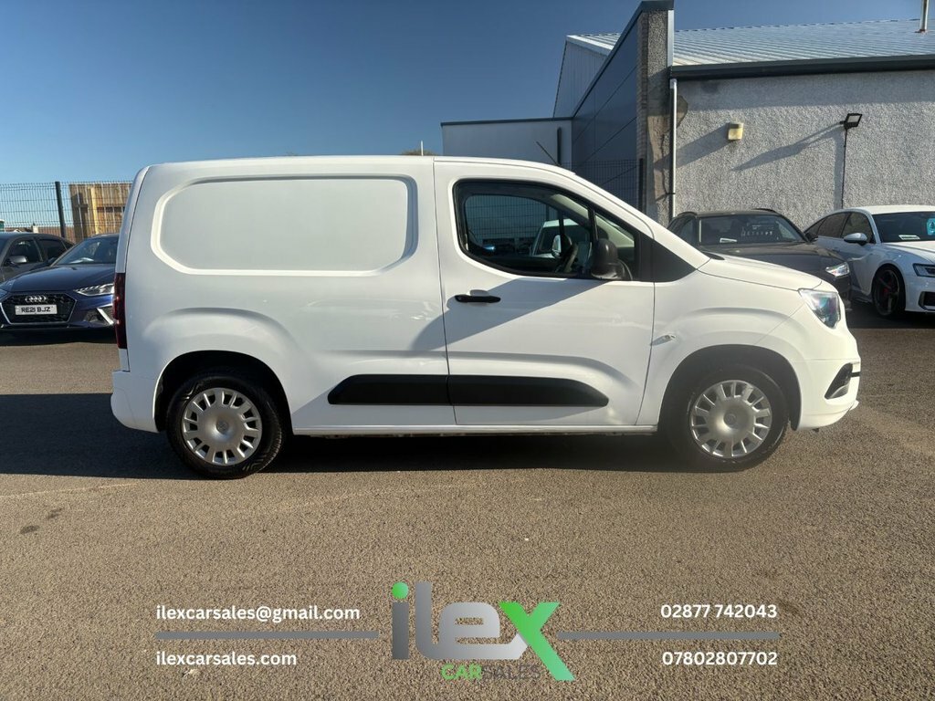 Vauxhall Combo 1.6L Sportive VE19EZZ White #4