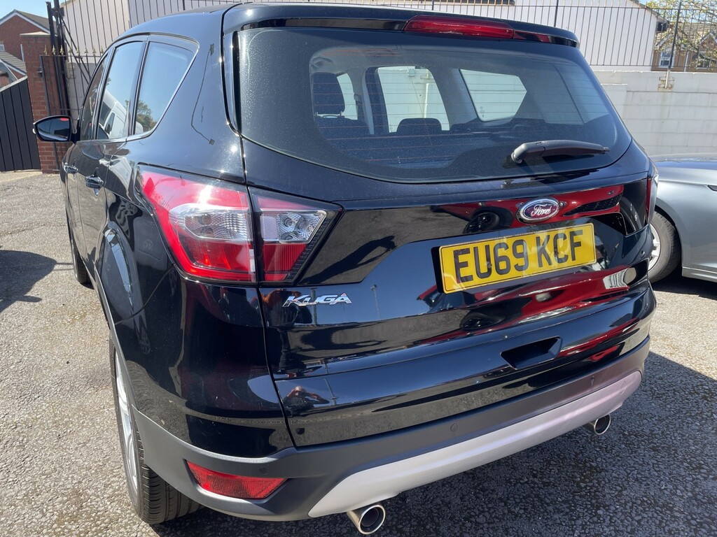 Ford Kuga Suv 1.5 T Ecoboost Zetec 2019 EU69KCF Black #4