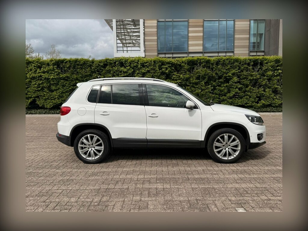 Volkswagen Tiguan 2.0 Tdi Bluemotion Tech Match Edition Suv Dies VU65FLP White #4