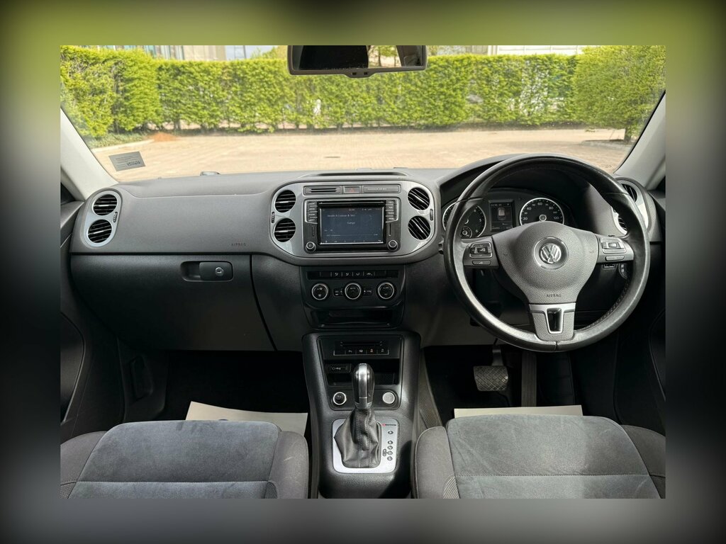 Volkswagen Tiguan 2.0 Tdi Bluemotion Tech Match Edition Suv Dies VU65FLP White #2