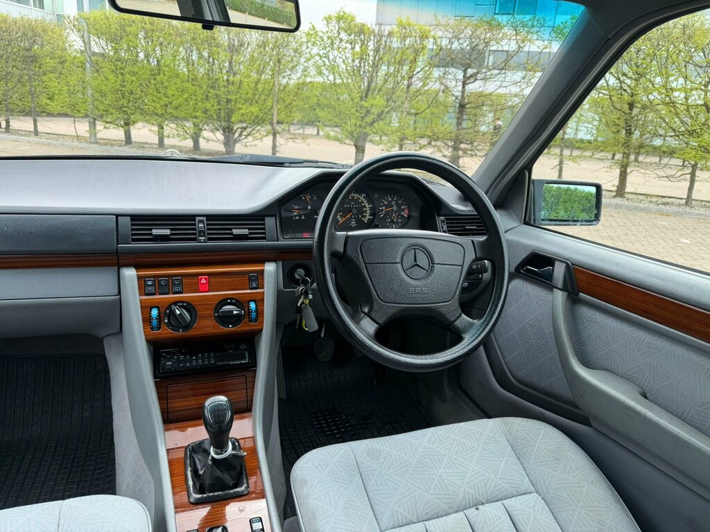 Mercedes-Benz E Class Cpe White #12
