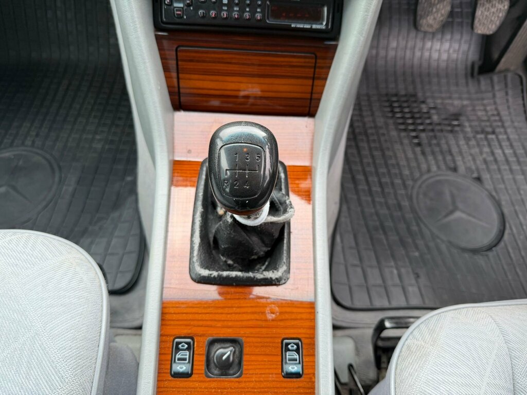 Mercedes-Benz E Class Cpe White #15