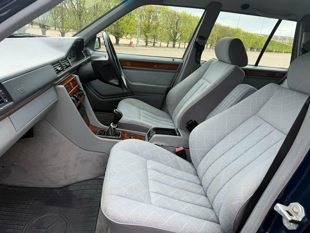 Mercedes-Benz E Class Cpe White #19